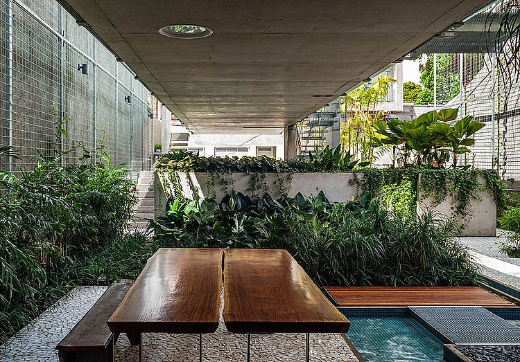 Weekend House by SPBR