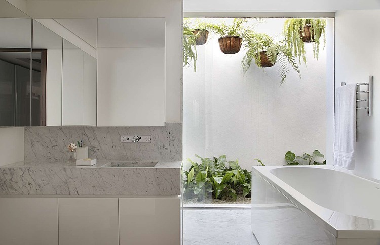 AH House by Studio Guilherme Torres