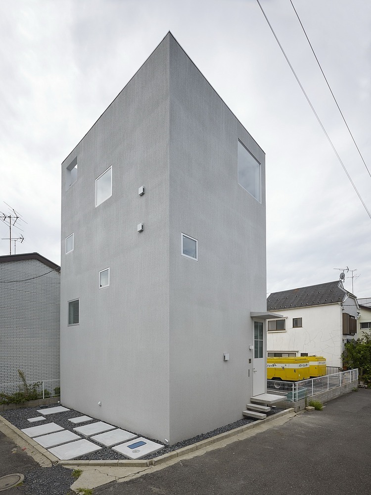 House In Nishiochiai by Suppose Design Office