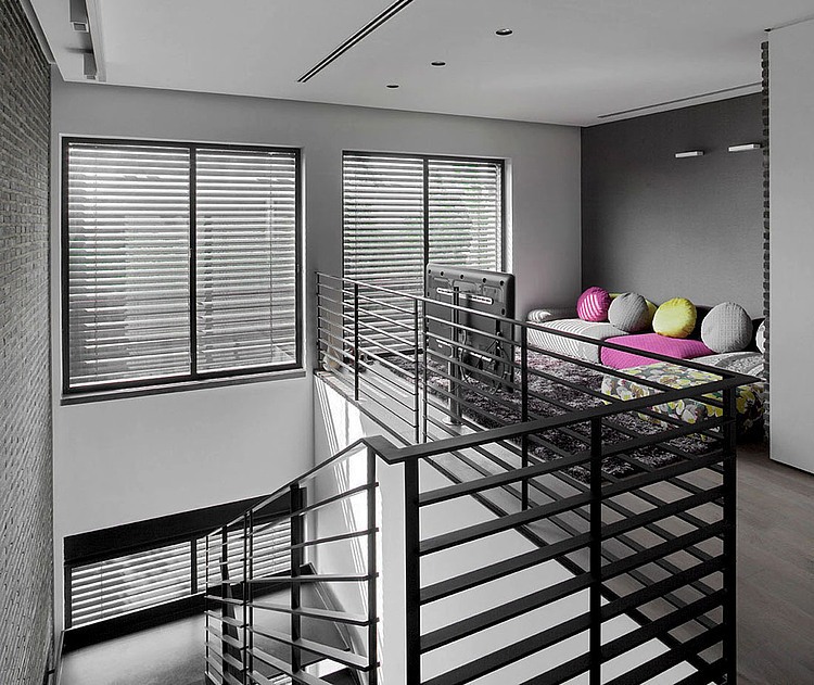 Ramat Hasharon House by Pitsou Kedem Architects