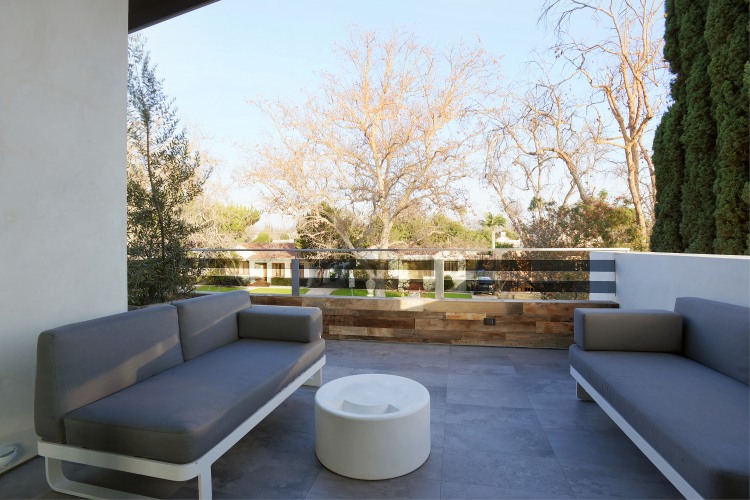 S. Mansfield Ave by Amit Apel Design