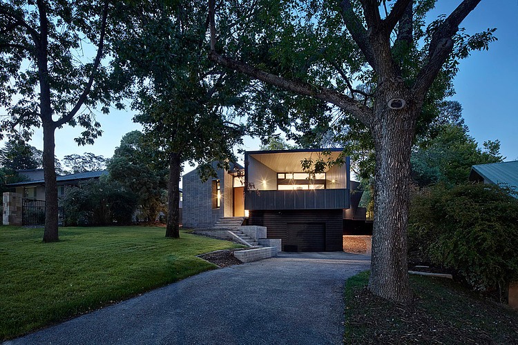 Narrabundah House by Adam Dettrick Architects