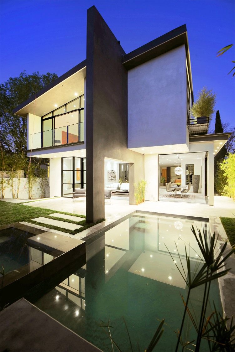 S. Mansfield Ave by Amit Apel Design