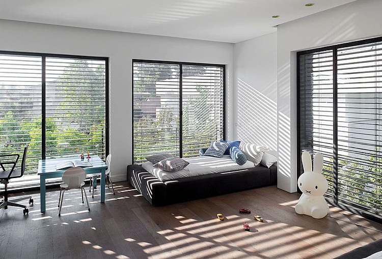Ramat Hasharon House by Pitsou Kedem Architects