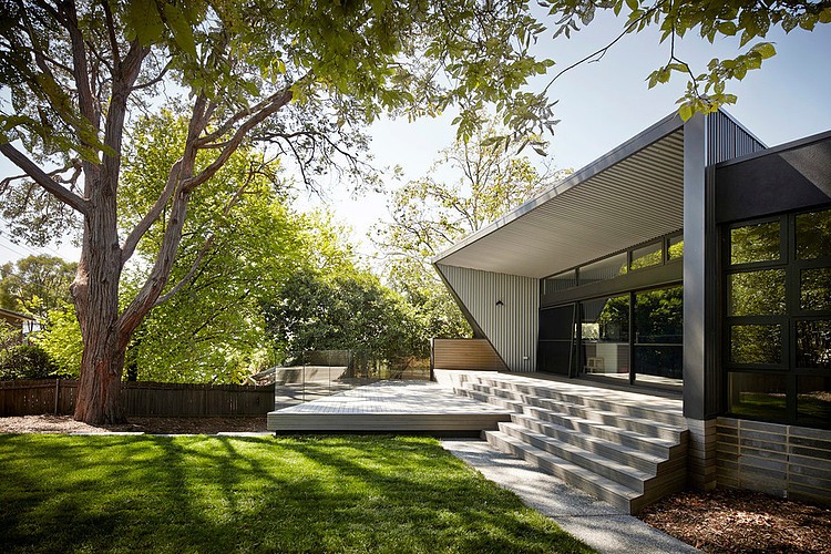 Narrabundah House by Adam Dettrick Architects