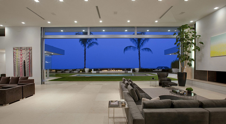 House in Beverly Hills by McClean Design
