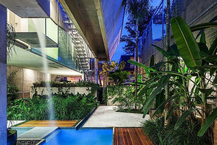 Weekend House by SPBR