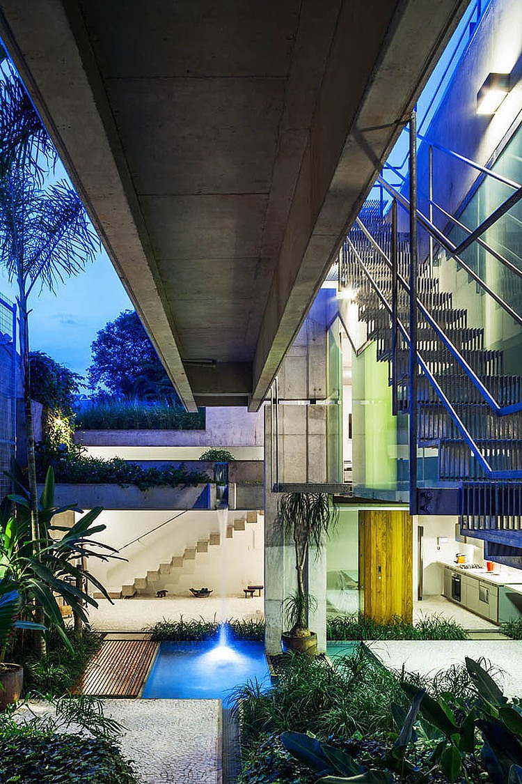 Weekend House by SPBR