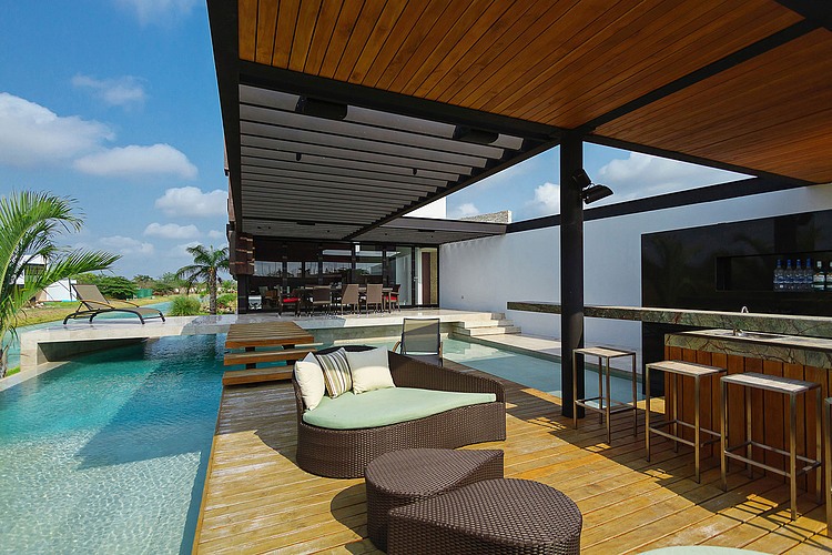 PL2 House by Seijo Peon Arquitectos y Asociados