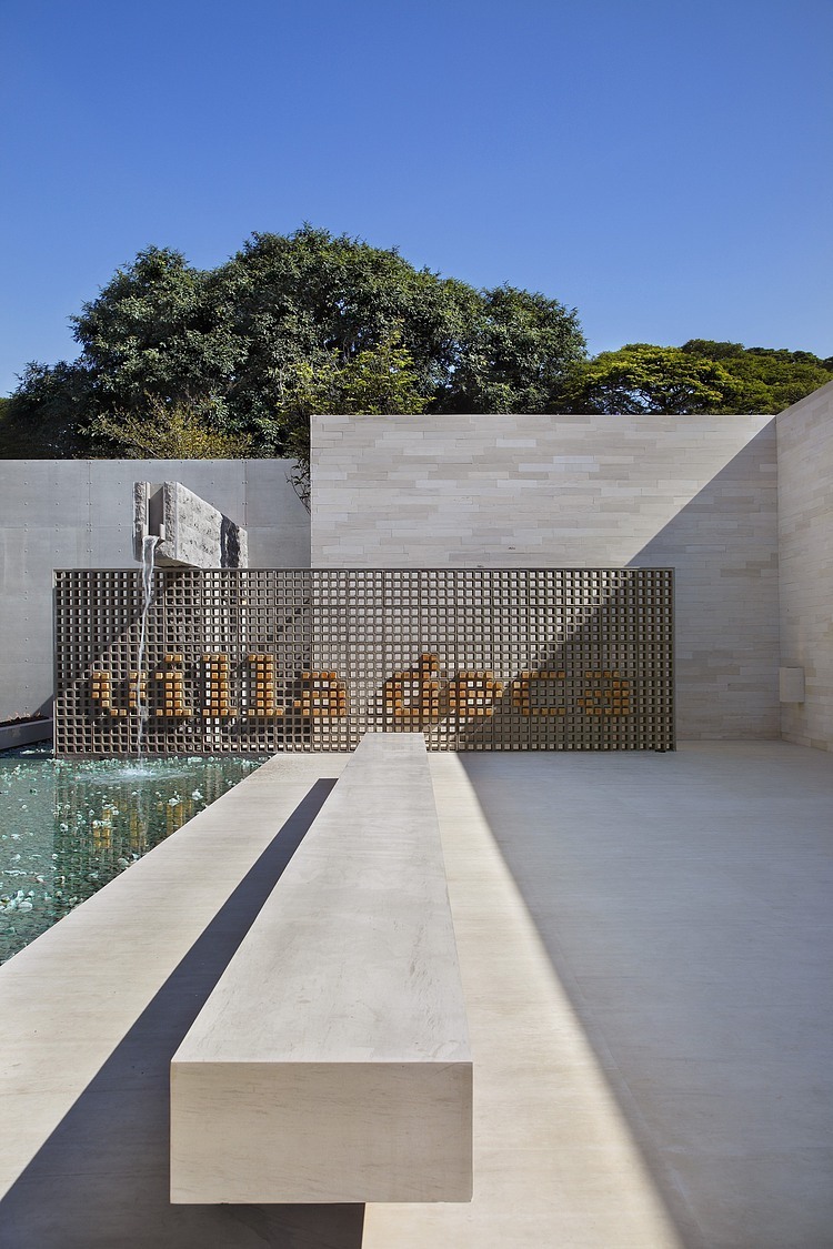 Villa Deca by Guilherme Torres