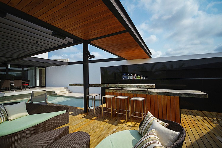 PL2 House by Seijo Peon Arquitectos y Asociados