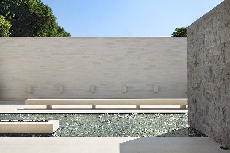 Villa Deca by Guilherme Torres
