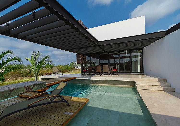PL2 House by Seijo Peon Arquitectos y Asociados