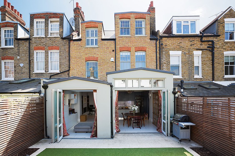 Shelgate Road House by Granit Chartered Architects
