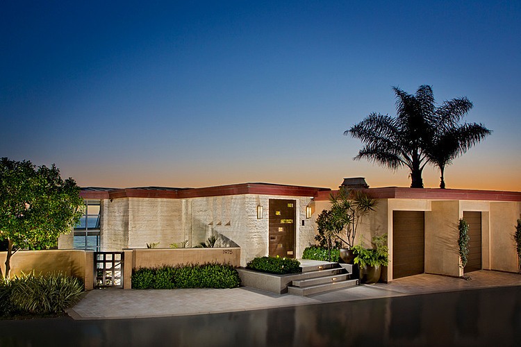 Woods Cove Home by Brion Jeannette Architecture