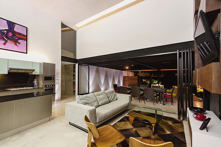 PL2 House by Seijo Peon Arquitectos y Asociados