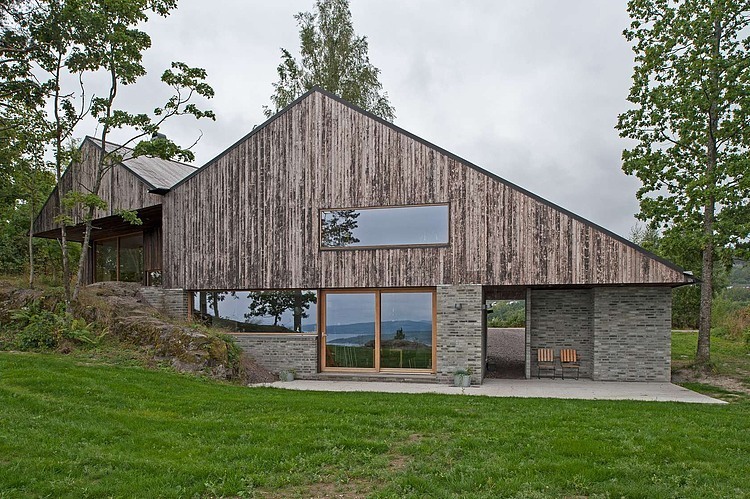 House in Holmestrand by Schjelderup Trondahl Architects