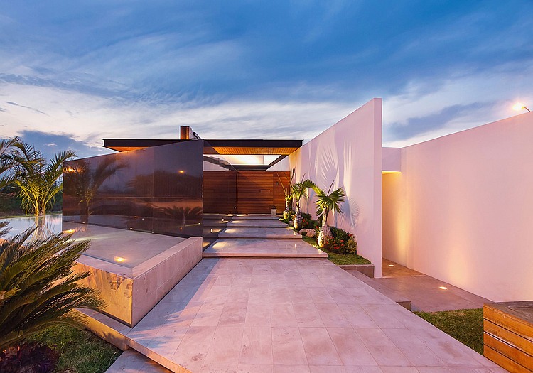 PL2 House by Seijo Peon Arquitectos y Asociados