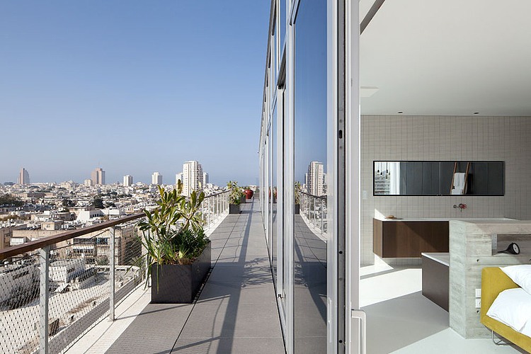 Antokolsky Penthouse by Pitsou Kedem Architects