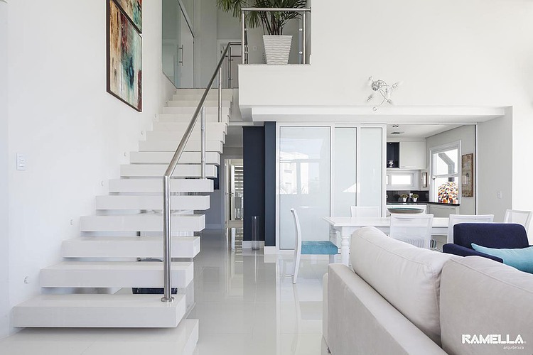 Shingle Residence by Ramella Arquitetura