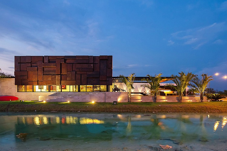 PL2 House by Seijo Peon Arquitectos y Asociados