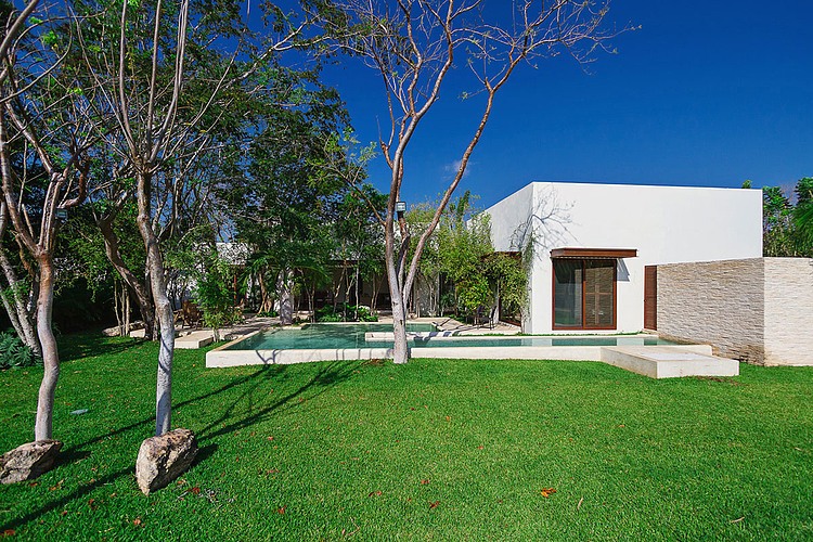 Aldea House by Seijo Peon Arquitectos y Asociados