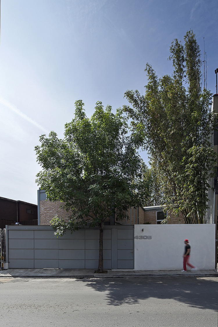 Brisas House by Garza Camisai Arquitectos