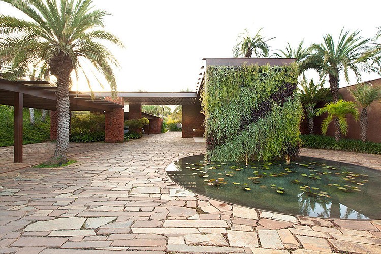 Luxurious Residence by Saraiva + Associados