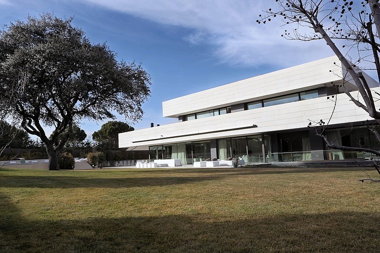 LV House by A-cero