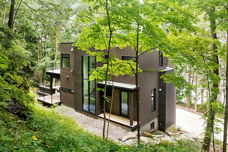 Lake Champlain Retreat by Atelier BOOM TOWN