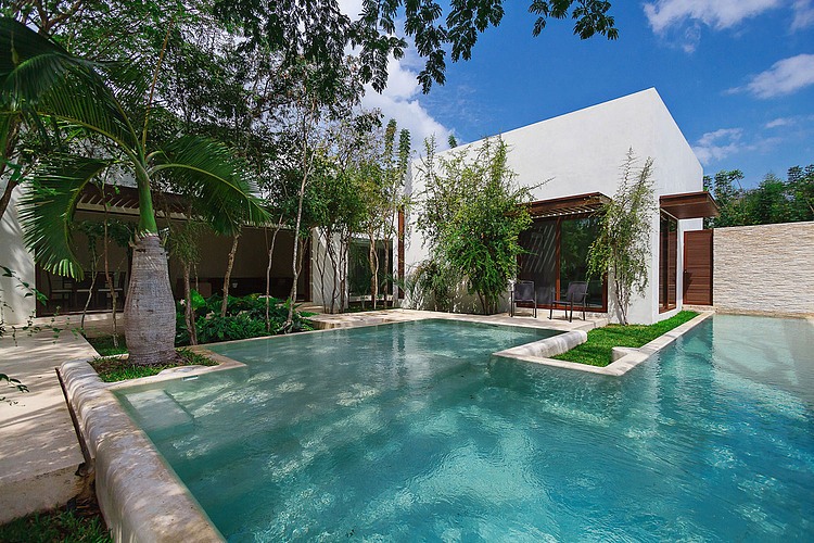 Aldea House by Seijo Peon Arquitectos y Asociados