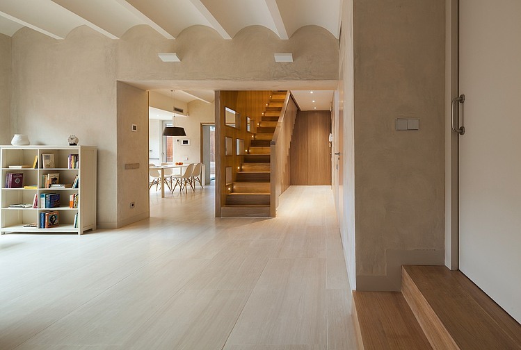 Duplex In Gracia by Zest Architecture