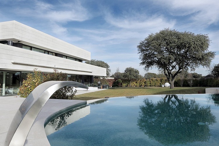 LV House by A-cero
