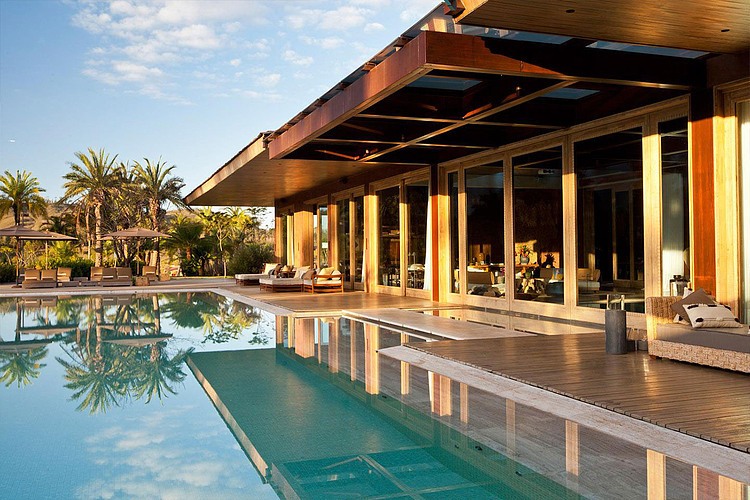 Luxurious Residence by Saraiva + Associados