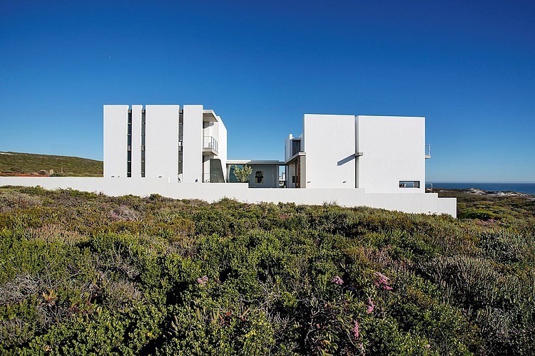 Pearl Bay Residence by Gavin Maddock Design Studio