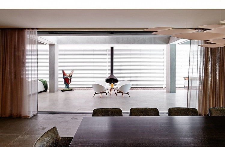 Modernist House by DSID