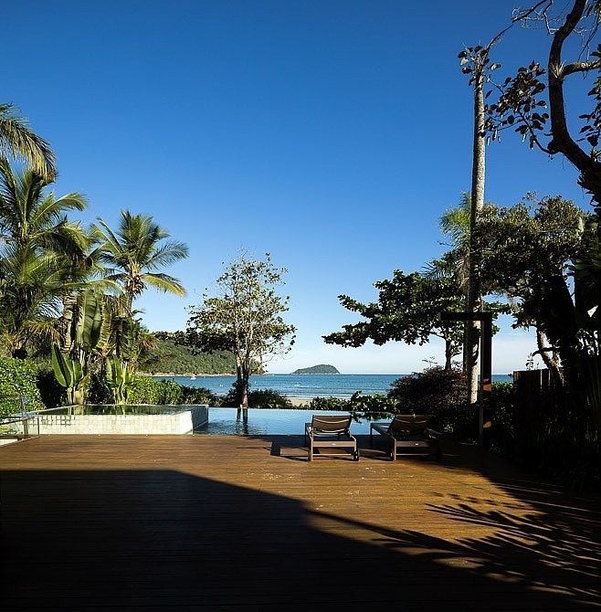 Four Houses in Baleia by Studio Arthur Casas
