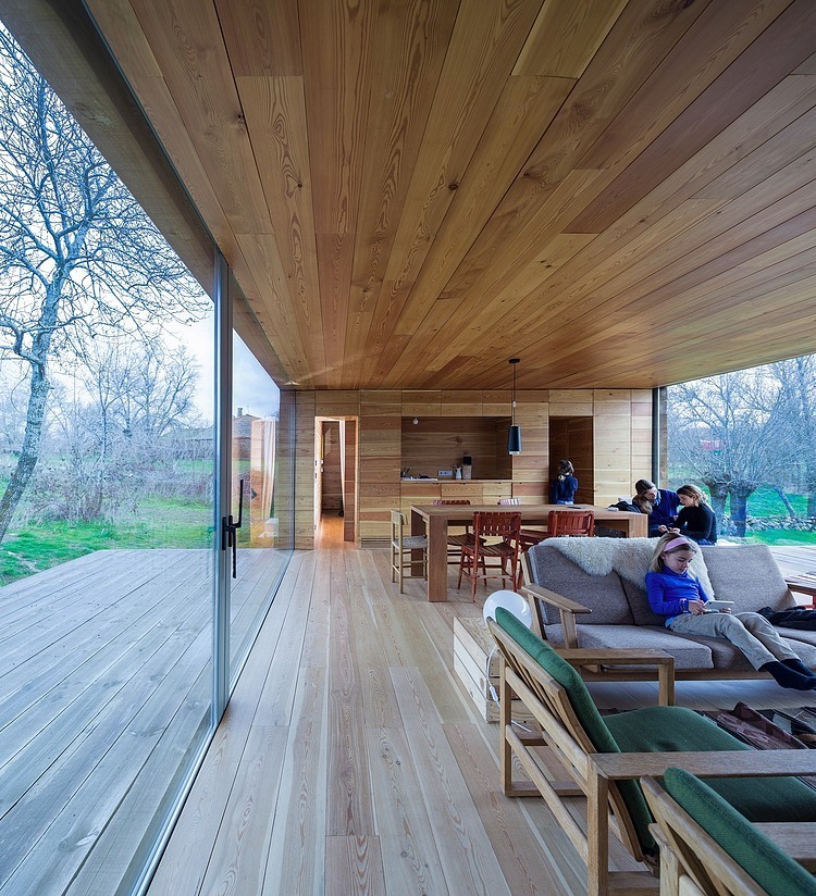 Four Seasons House by ch+qs