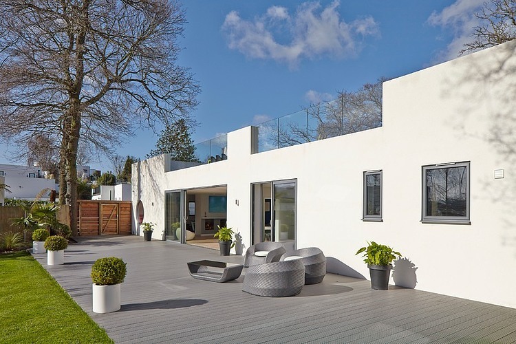 House in Hamble-Le-Rice by LA Hally Architect