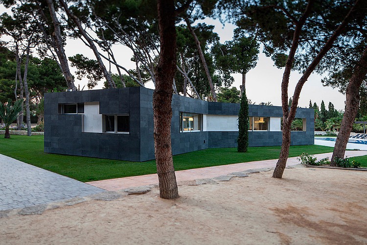 Pine Forest Pavilion by e2b arquitectos