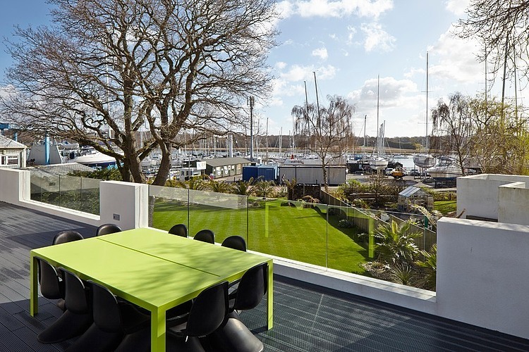 House in Hamble-Le-Rice by LA Hally Architect