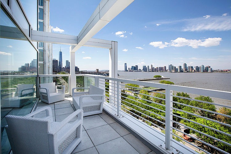 423 West Street Apartment by Quadra Furniture & Spaces