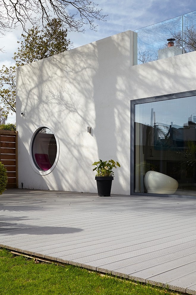House in Hamble-Le-Rice by LA Hally Architect