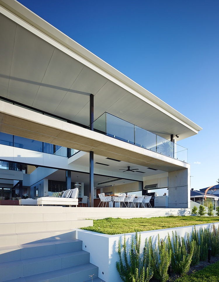 Riverfront Residence by BDA Architecture