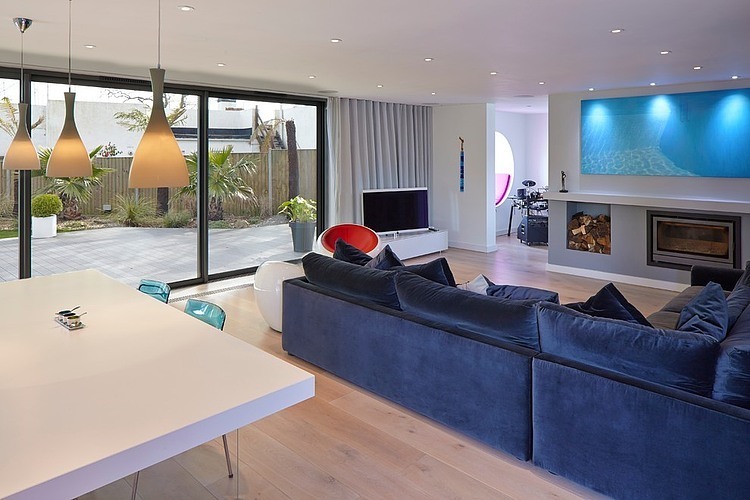 House in Hamble-Le-Rice by LA Hally Architect