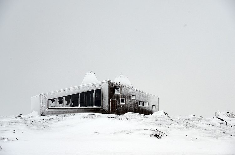 Rabot Tourist Cabin by Jarmund / Vigsnæs Architects