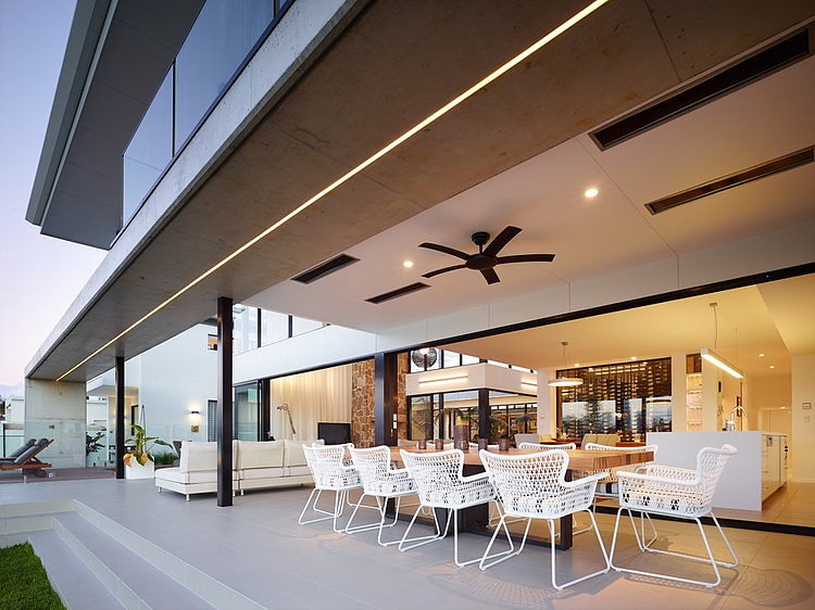Riverfront Residence by BDA Architecture