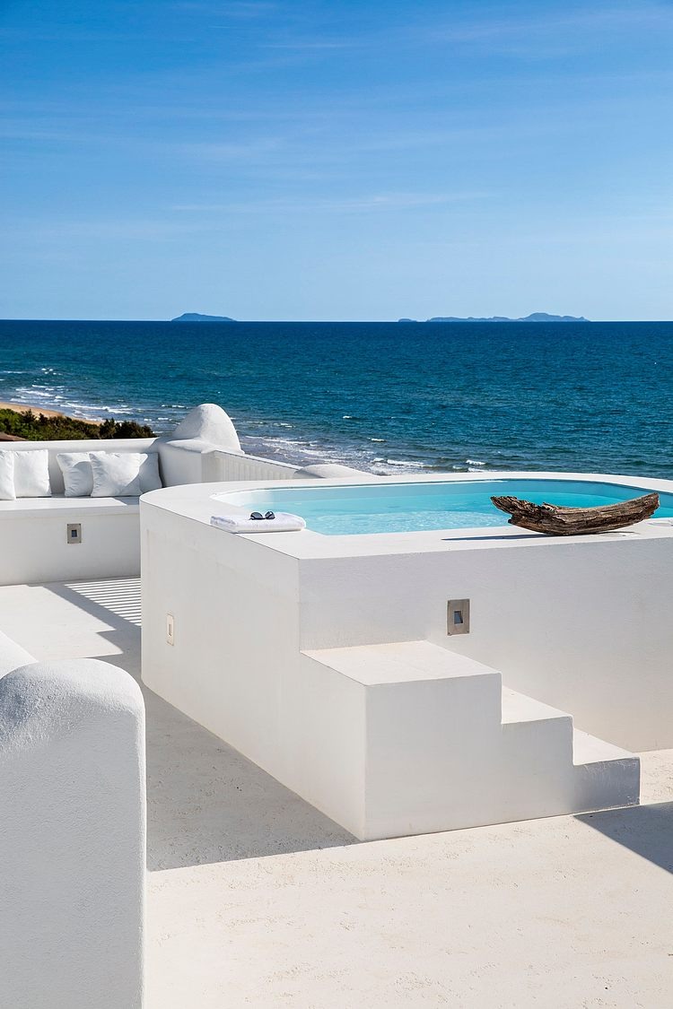 Villa in Sabaudia by Stefano Dorata Architetto