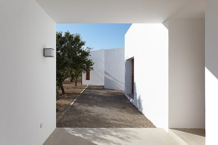 House in Ibiza by Roberto Ercilla Arquitectura