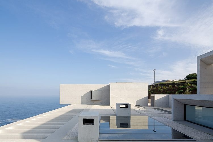 Mo House by Gonzalo Mardones Arquitecto